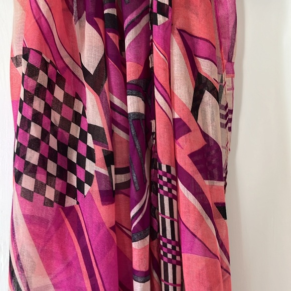 Women’s Beautiful Scarf/Wrap Lightweight - Picture 2 of 5